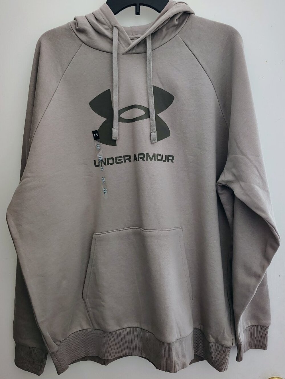 Under Armour Rival taupe colored fleece Pullover Hoodie in size XL